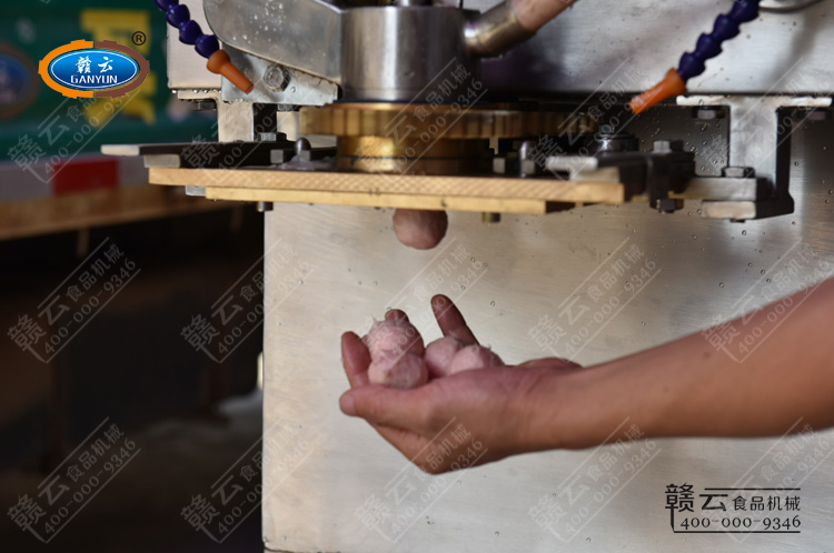 試機成型包心肉丸