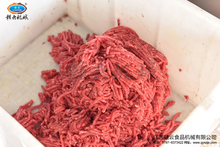 絞肉機(jī)絞出來(lái)的新鮮牛肉顆粒