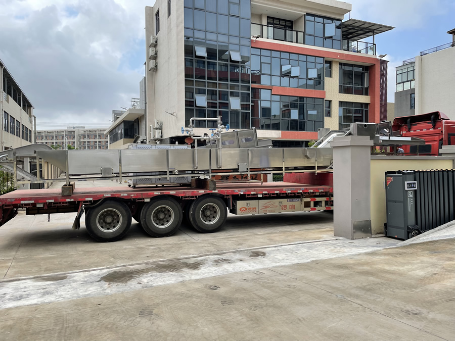 肉制品加工設(shè)備流水線裝車 肉制品加工設(shè)備流水線裝車